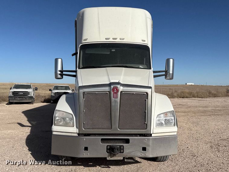 image for item DZ5417 2019 Kenworth T880 box truck