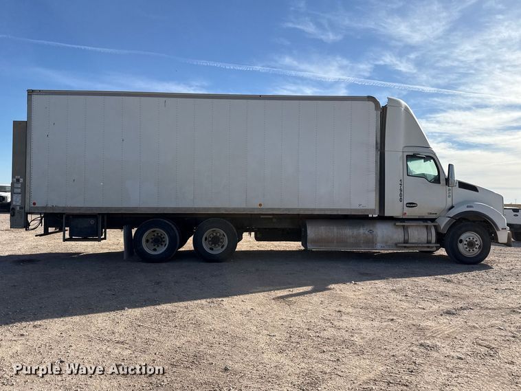 image for item DZ5417 2019 Kenworth T880 box truck