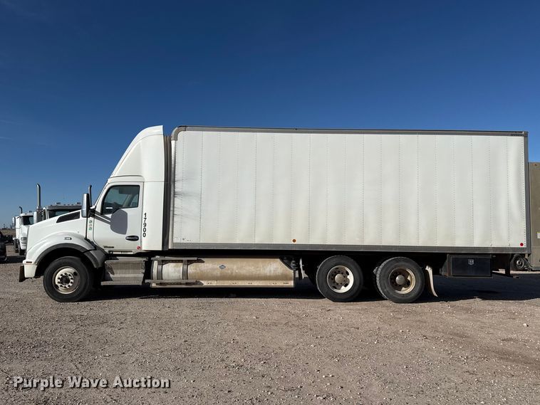 image for item DZ5417 2019 Kenworth T880 box truck