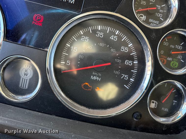 image for item DZ5417 2019 Kenworth T880 box truck