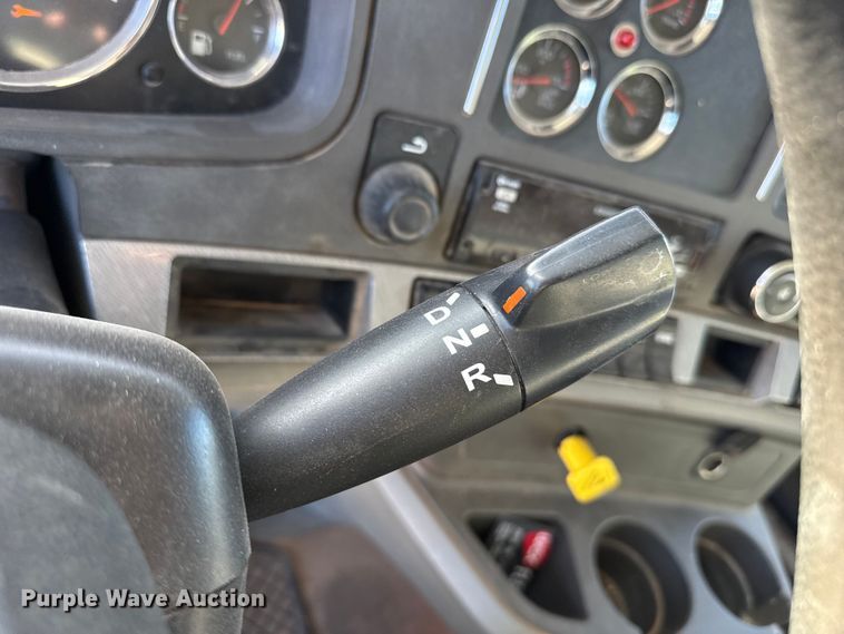 image for item DZ5417 2019 Kenworth T880 box truck