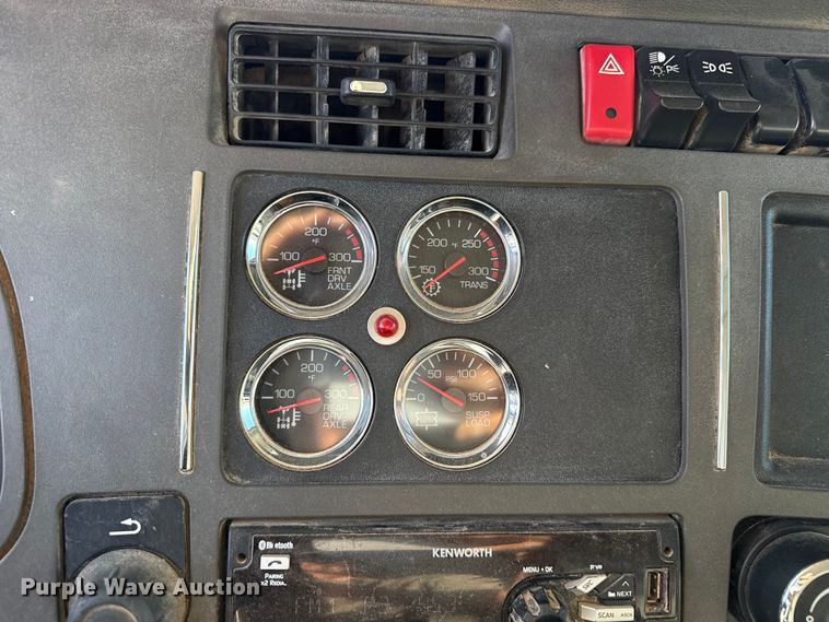 image for item DZ5417 2019 Kenworth T880 box truck