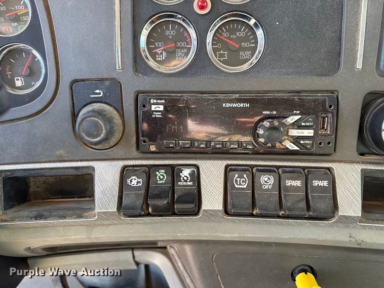 image for item DZ5417 2019 Kenworth T880 box truck