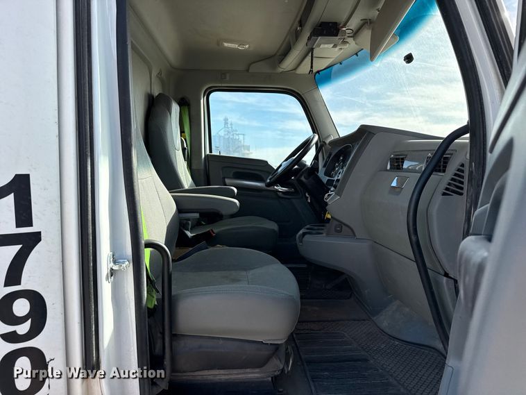 image for item DZ5417 2019 Kenworth T880 box truck