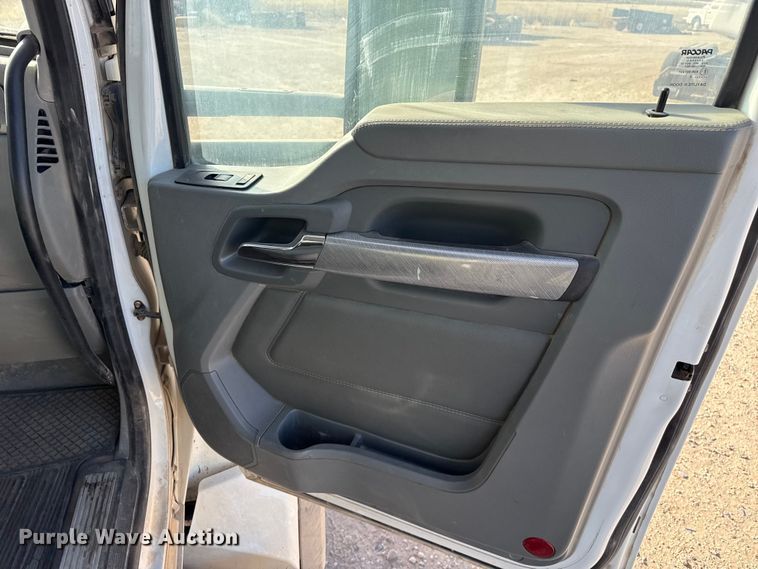 image for item DZ5417 2019 Kenworth T880 box truck