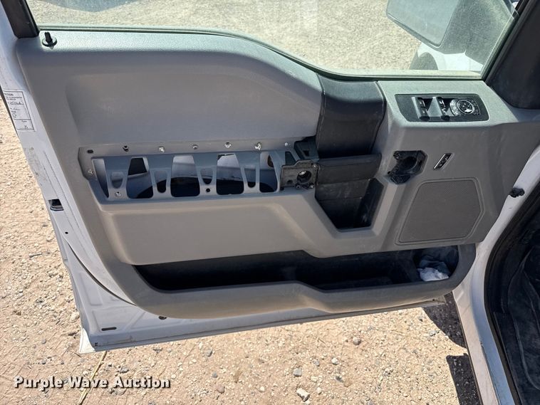 image for item DZ5418 2015 Ford F150 Crew Cab pickup truck