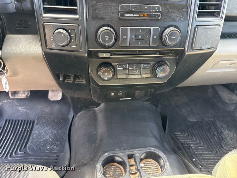 image for item DZ5418 2015 Ford F150 Crew Cab pickup truck