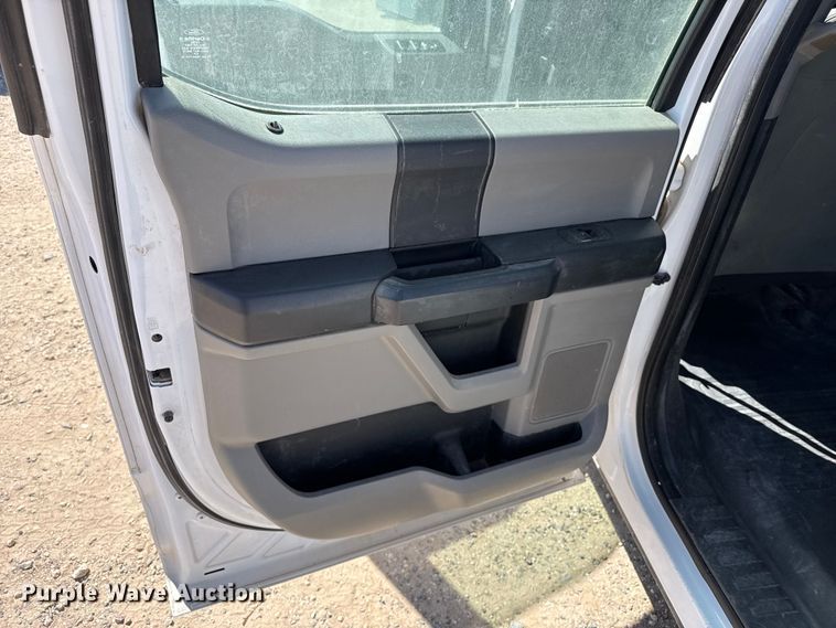 image for item DZ5418 2015 Ford F150 Crew Cab pickup truck