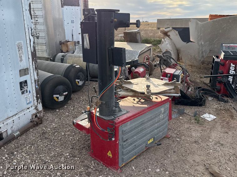 image for item DZ5419 2017 Ranger R980XR tire changer