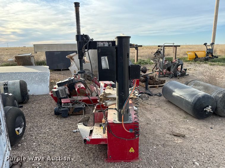 image for item DZ5419 2017 Ranger R980XR tire changer