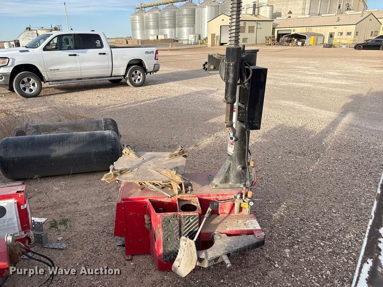 image for item DZ5419 2017 Ranger R980XR tire changer