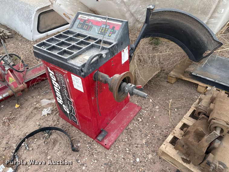 image for item DZ5421 2017 Ranger DST2420 tire balancer