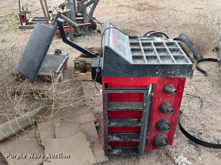 image for item DZ5421 2017 Ranger DST2420 tire balancer