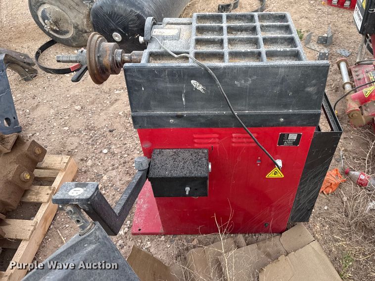 image for item DZ5421 2017 Ranger DST2420 tire balancer