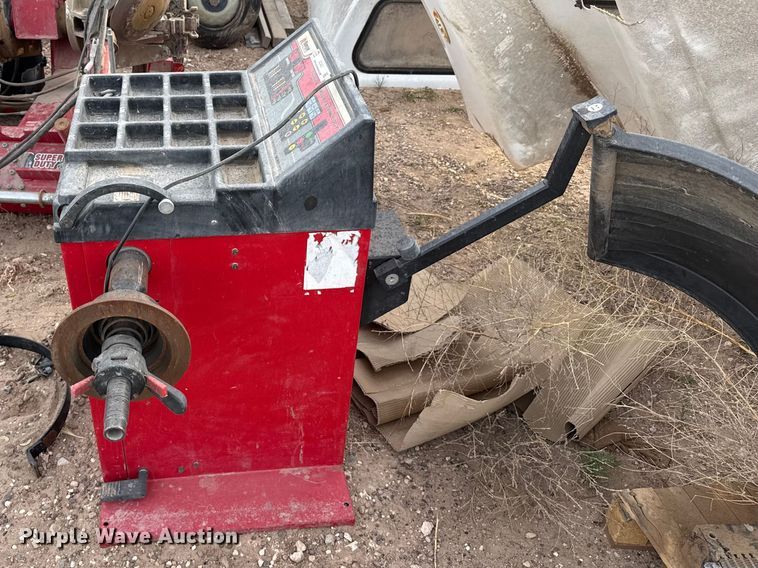 image for item DZ5421 2017 Ranger DST2420 tire balancer