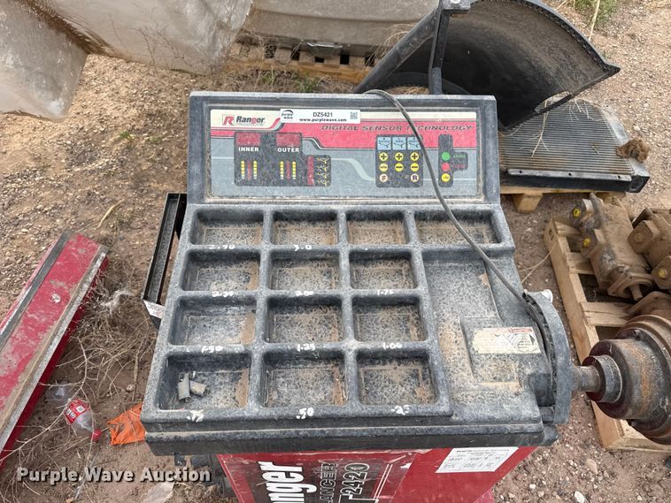 image for item DZ5421 2017 Ranger DST2420 tire balancer