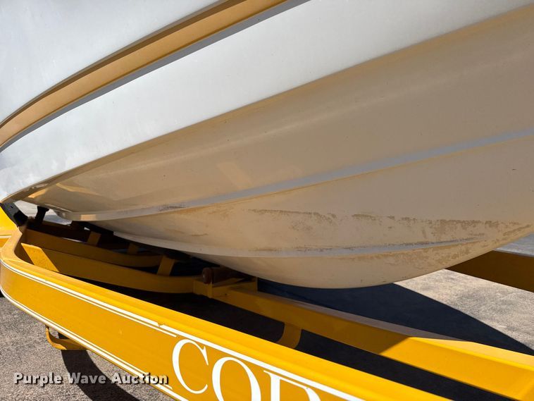 image for item DZ5424 2004 Cobalt 220 boat
