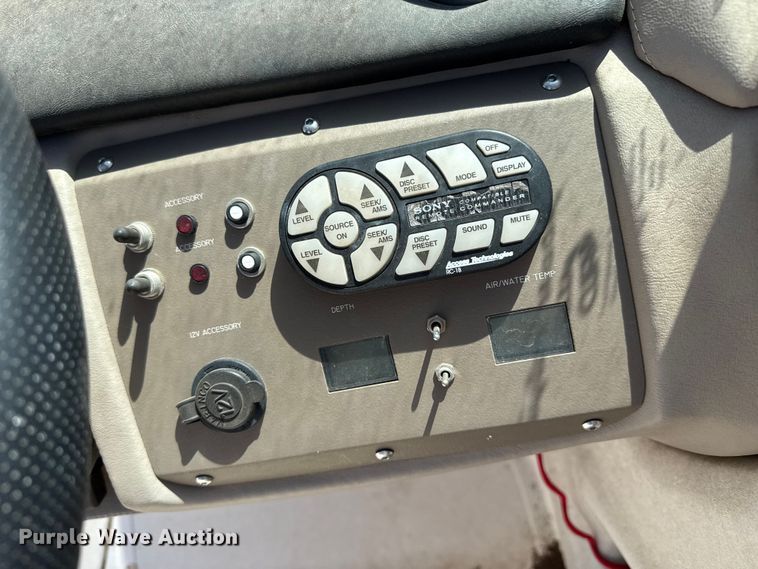 image for item DZ5424 2004 Cobalt 220 boat