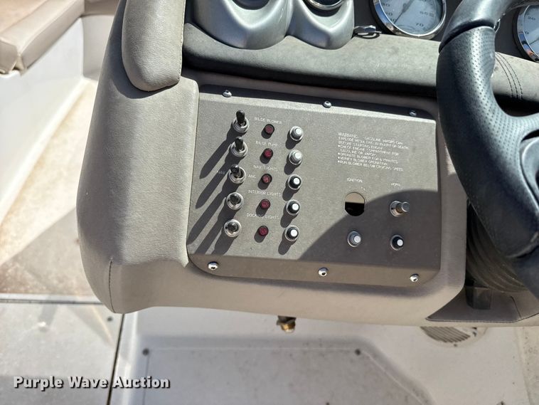 image for item DZ5424 2004 Cobalt 220 boat