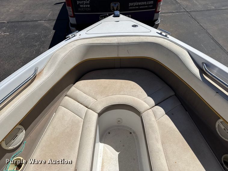 image for item DZ5424 2004 Cobalt 220 boat