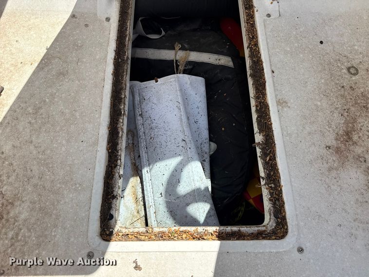 image for item DZ5424 2004 Cobalt 220 boat