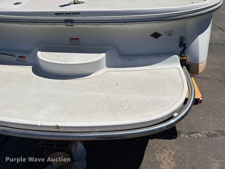 image for item DZ5424 2004 Cobalt 220 boat