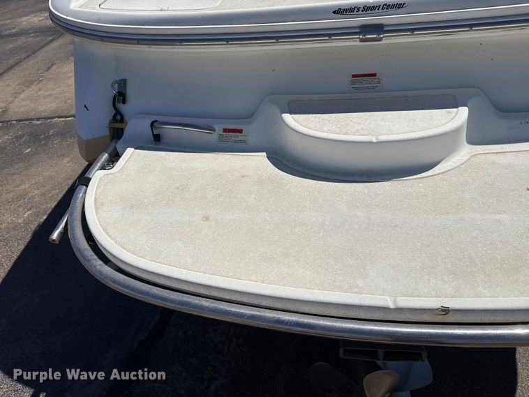 image for item DZ5424 2004 Cobalt 220 boat