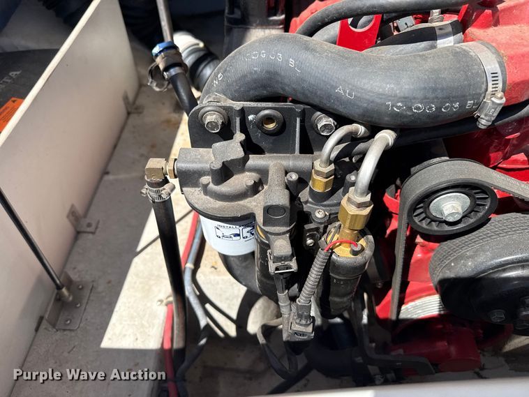 image for item DZ5424 2004 Cobalt 220 boat