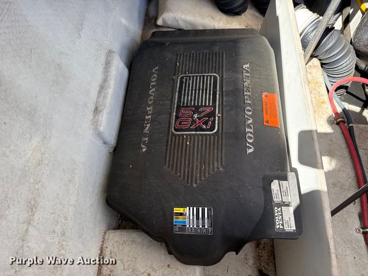 image for item DZ5424 2004 Cobalt 220 boat