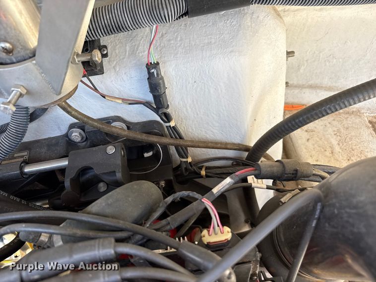 image for item DZ5424 2004 Cobalt 220 boat