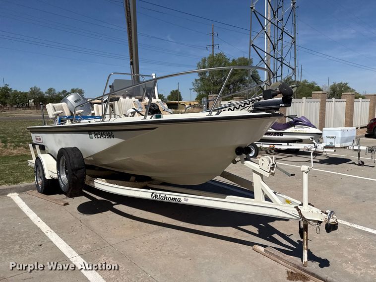image for item DZ5425 1988 Boston Whaler Outrage 18' boat