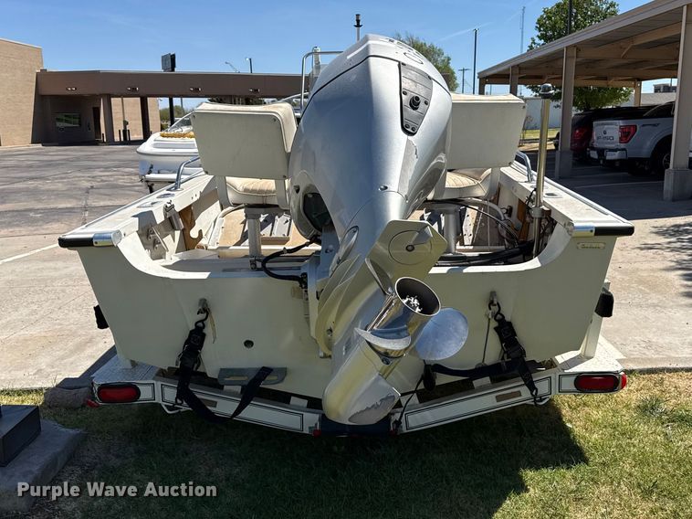 image for item DZ5425 1988 Boston Whaler Outrage 18' boat