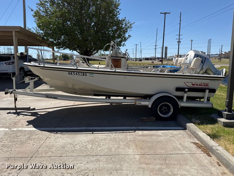 image for item DZ5425 1988 Boston Whaler Outrage 18' boat