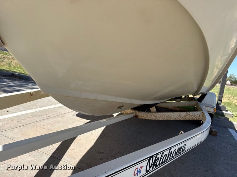 image for item DZ5425 1988 Boston Whaler Outrage 18' boat