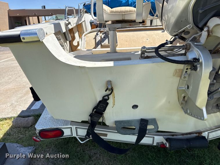 image for item DZ5425 1988 Boston Whaler Outrage 18' boat