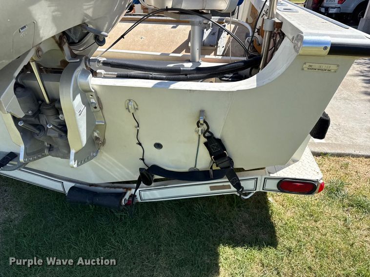 image for item DZ5425 1988 Boston Whaler Outrage 18' boat