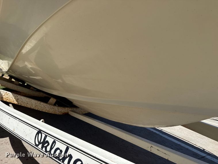 image for item DZ5425 1988 Boston Whaler Outrage 18' boat