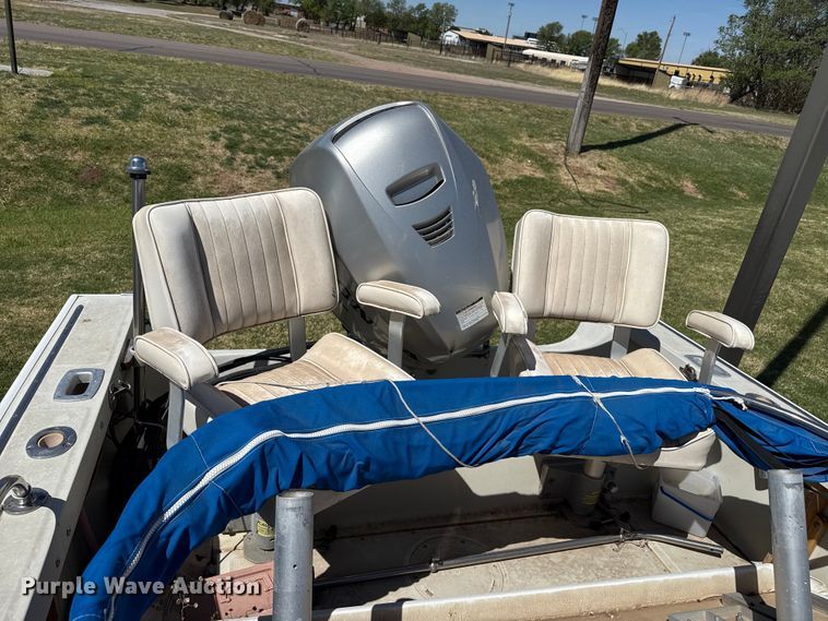 image for item DZ5425 1988 Boston Whaler Outrage 18' boat