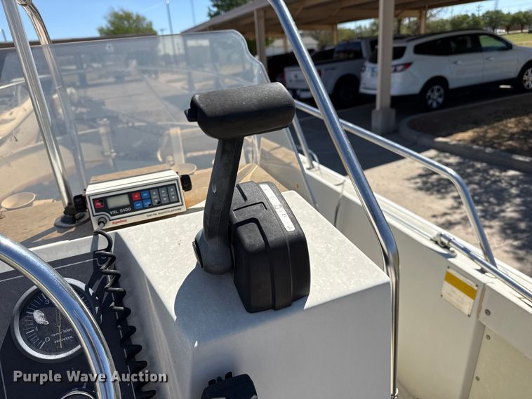 image for item DZ5425 1988 Boston Whaler Outrage 18' boat