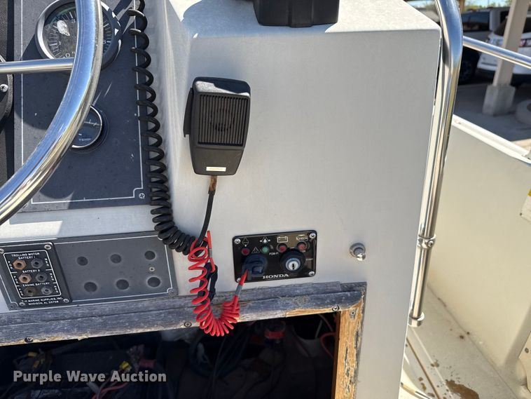 image for item DZ5425 1988 Boston Whaler Outrage 18' boat