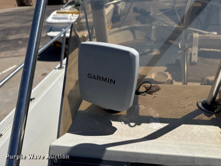 image for item DZ5425 1988 Boston Whaler Outrage 18' boat