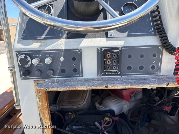 image for item DZ5425 1988 Boston Whaler Outrage 18' boat