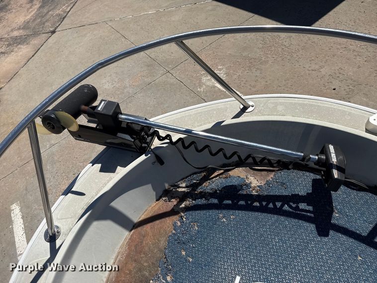 image for item DZ5425 1988 Boston Whaler Outrage 18' boat