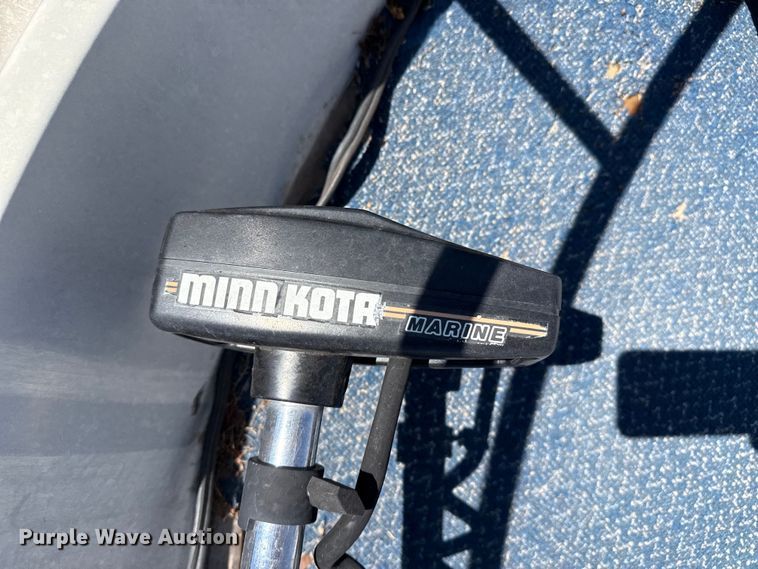 image for item DZ5425 1988 Boston Whaler Outrage 18' boat