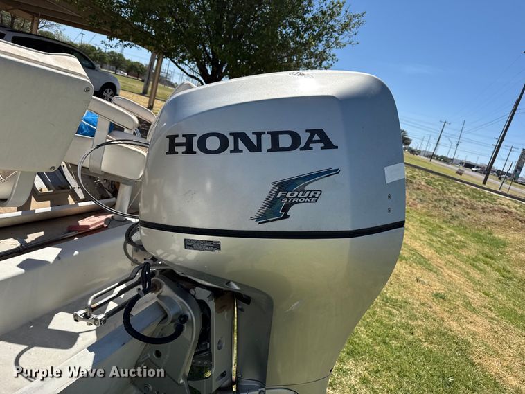 image for item DZ5425 1988 Boston Whaler Outrage 18' boat