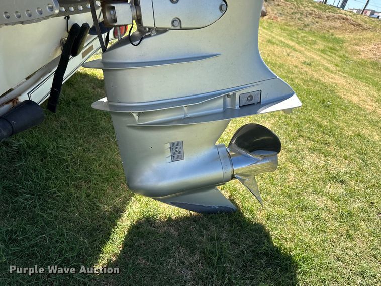 image for item DZ5425 1988 Boston Whaler Outrage 18' boat