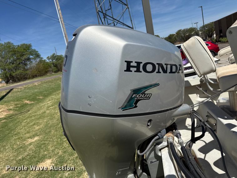 image for item DZ5425 1988 Boston Whaler Outrage 18' boat