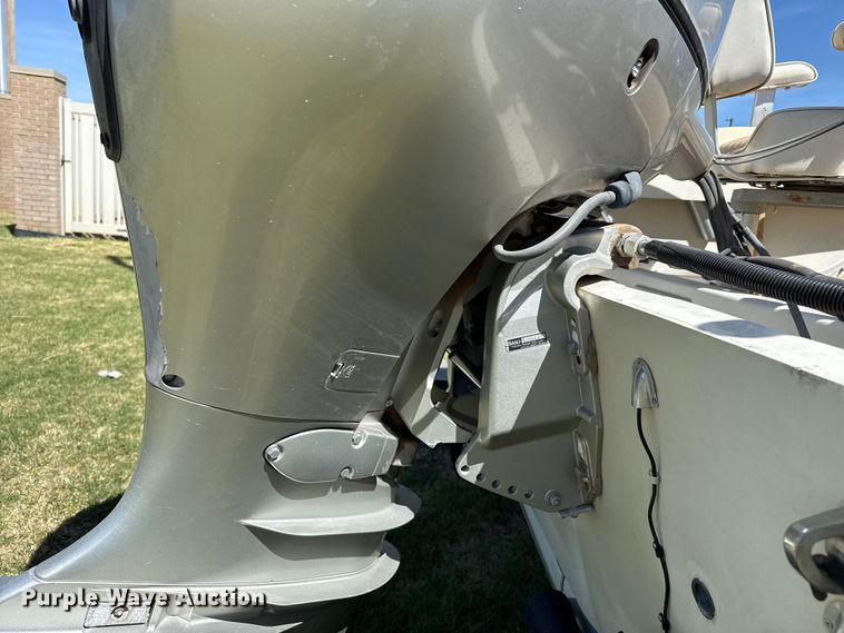 image for item DZ5425 1988 Boston Whaler Outrage 18' boat