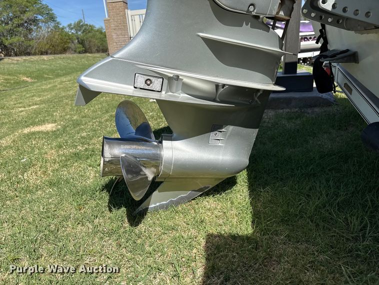 image for item DZ5425 1988 Boston Whaler Outrage 18' boat