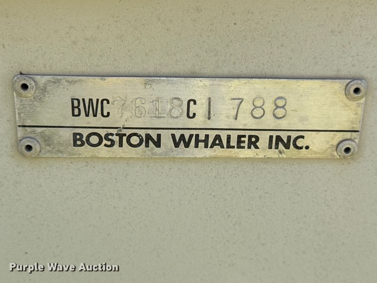 image for item DZ5425 1988 Boston Whaler Outrage 18' boat